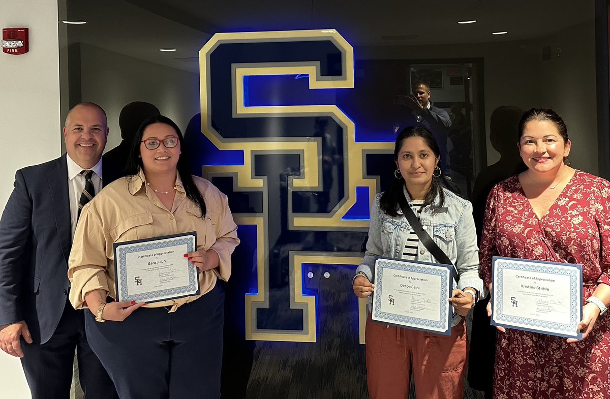 MikeGinestre's tweet photo. Thank you to all of our PTO and PTA Volunteers @SweetHomeCSD, including this great group who raise funds for our kids and is always willing to guide the District in improving parent relations. Thank you for your service to Sweet Home!#WeAreSweetHome @PtoWillow @WillowRidge480 https://t.co/M217VfUwdg