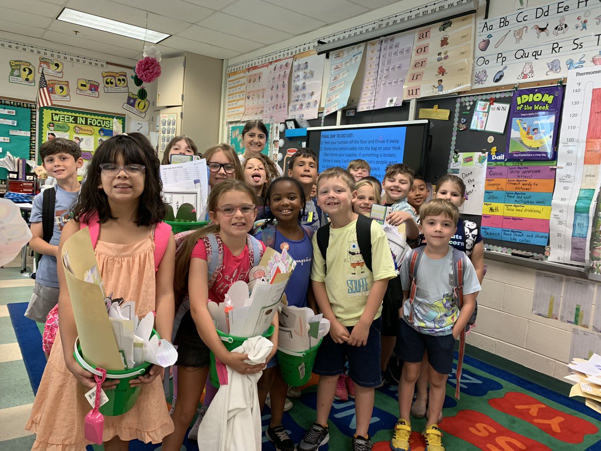 a2ndwithRoom10's tweet photo. It’s the last day of school! https://t.co/lPQCwxn6A1