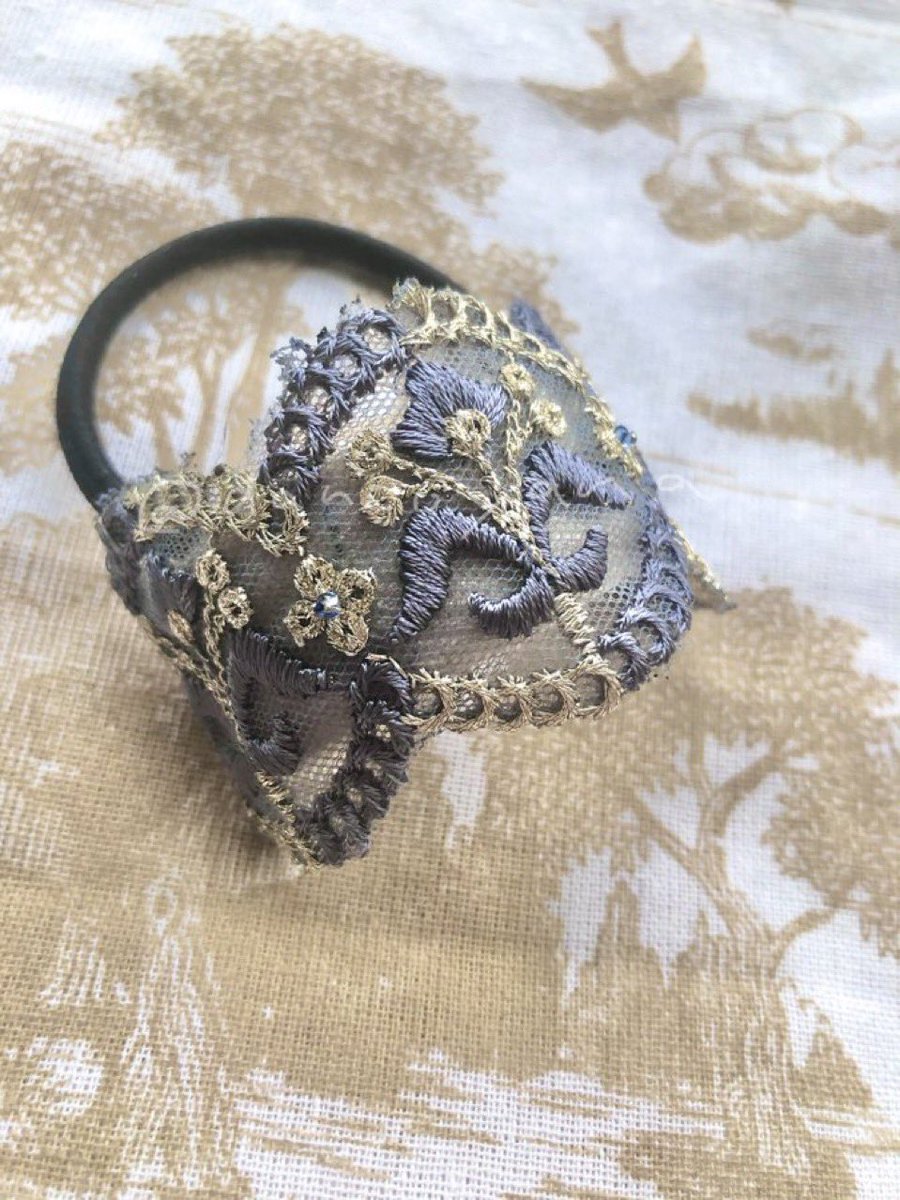 bunisuke's tweet photo. インド刺繍のリボン流行ってる（た？）ね。イヤリングやアクセサリー作ったよ。 #あさイチ https://t.co/hCF3je6gOC