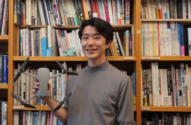 wasedaouenkikin's tweet image. ＜インタビュー記事をご紹介📷＞
「第1回 #GRAPHGATE」でグランプリを受賞🎊
↪️写真・映像作家発掘オーディション(@Canon_mj)

逸見さんは、2023年度小野梓記念賞を受賞しています🎖️
【過去受賞者】※一部抜粋
（#大塚達宣、#須﨑優衣、#羽生結弦）
ぜひご覧ください！
#早稲田大学 #応援 #写真