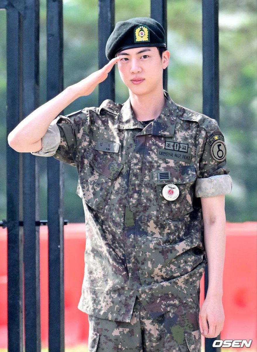 پسری قند عسل خوش برگشتی😭💜
الان فهمیدم که چقدد دلم براشون تنگ شده بود
KIM SEOKJIN IS BACK
WELCOME HOME JIN
#WelcomeBackJin #WelcomeHomeOurAstronaut #TheAstronautHasLanded