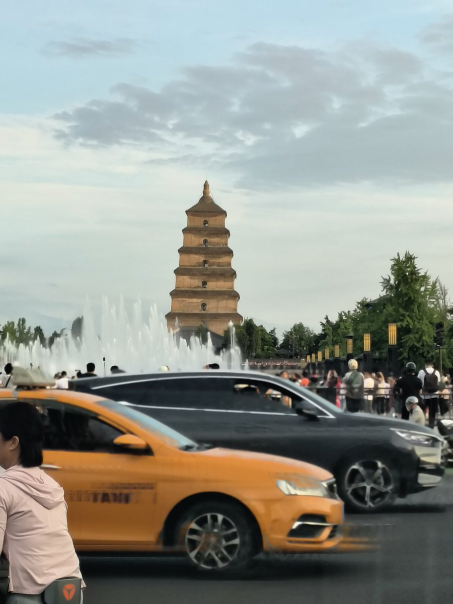 烂怂大雁塔有啥看的，都斜咧！