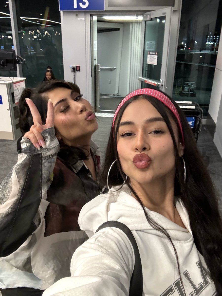 OfficialThaisR's tweet photo. told Kali that hopefully one day the girls n I work with her 🥹🥹🥹🥹 one of our dream collabs @KALIUCHIS @belladose https://t.co/hjJW6pHFZv