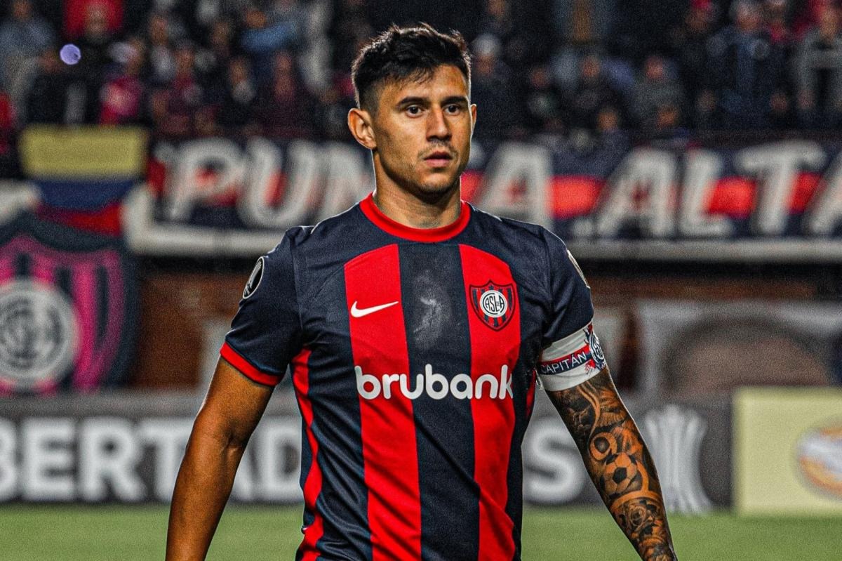 adn_cuervo's tweet photo. Que Bareiro se vaya en medio de la copa es insólito.
Que se vaya de #SanLorenzo pero se quede en el país es insólito.
Que se vaya a #River por 2 pesos es insólito.
Es insólito todo lo que pasa en @SanLorenzo diariamente.
Pero tenemos a nuestra gente que es única.
💙♥️🙌 https://t.co/MRBfR6xsiB