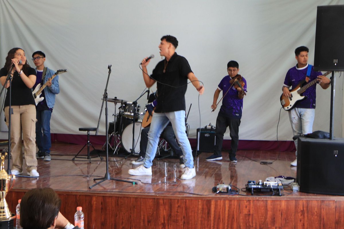 UPPachuca's tweet photo. #FelizMartes

Felicitamos al grupo de rock que integraron alumnas y alumnos de la Universidad Politécnica de Pachuca que obtuvieron el primer lugar en el Primer Encuentro Regional, Deportivo y Cultural de Universidades Tecnológicas y politécnicas.

#OrgulloUPP https://t.co/2lp56x6mcu