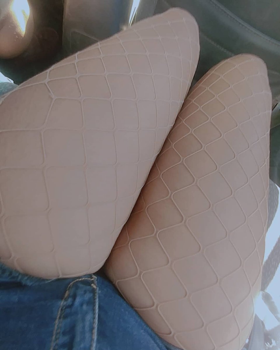 Claudiacumbitch's tweet photo. Quiero que eyaculen en mis piernas
#cuckold #cuck #cumtribute #curnudo #blacked #legjob https://t.co/RXgEZM5F0h