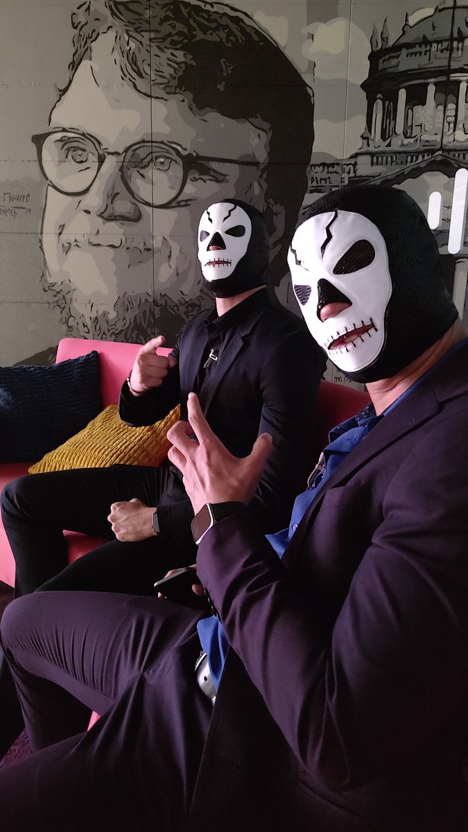 anagtzfuego's tweet photo. El #TalentoTapatio está presente.
Con la imagen de fondo de @RealGDT @calavera_jr I y #CalaveraJrII posan a la cámara a la espera de su entrevista de Día de Medios en Guadalajara para promocionar el #MartesDeGlamourCMLL de @Arena_GDL 🔥 https://t.co/MmqboqB0eY