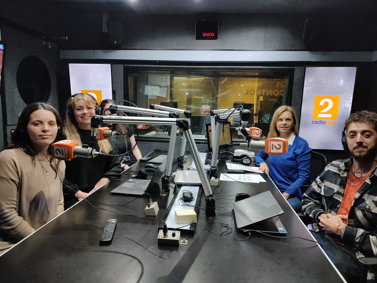 #AHORA | "Cientina" es un proyecto nacido en la ciudad que apuesta a la divulgación científica y abrió un voluntariado para estudiantes. En #ALaVuelta nos visitan en el estudio los integrantes: Sol Figueroa (fundadora), Eugenia Muratti, Manuel Pantanetti y Belén Larrañaga.