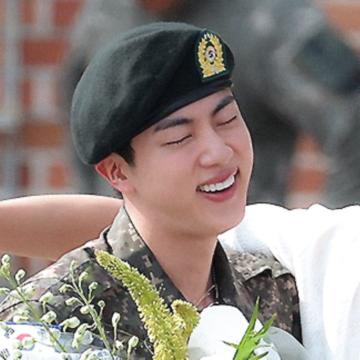 filmsforjin's tweet photo. i've missed this pretty smile so much https://t.co/F6brDTOVR6
