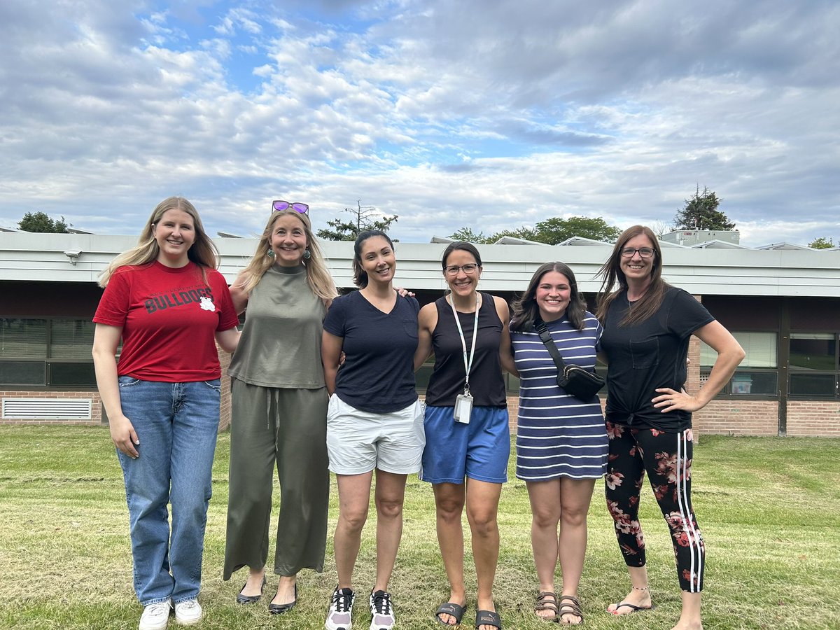 d61reyes's tweet photo. First Books on Blankets of the summer! Mark your calendar for the next one on July 16th behind Lace at 6pm! @D61Lace #lacereadstogether https://t.co/Qk4d9oqEFS