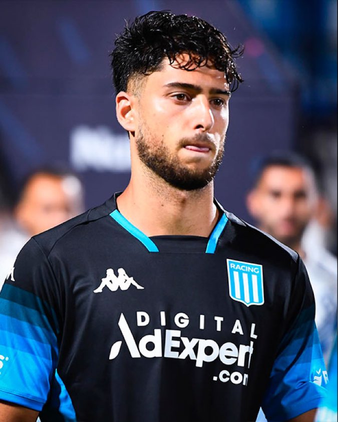 Los quilombos que tiene Boca para encontrar un central de nivel y nosotros ligamos a esta bestia de 22 años por el pase de maxi romero!!

No somos conscientes.