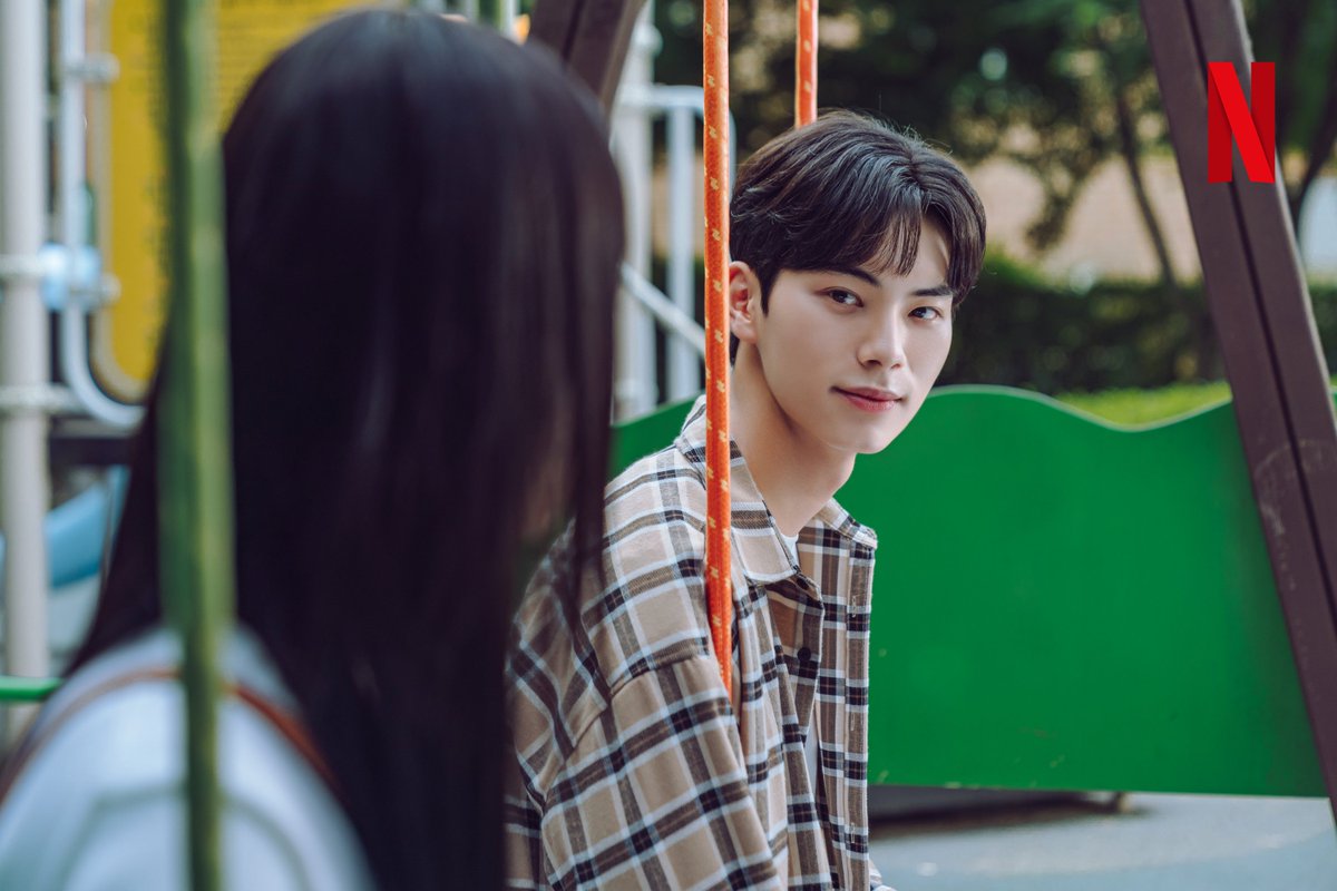 NetflixKR's tweet photo. 솔직하고 치기 어린 감정들이 빛나던 청춘의 순간✨ 하이라키즈의 미공개 스틸을 공유합니다.  

<하이라키>, 지금 오직 넷플릭스에서. https://t.co/7rV10bQOUS