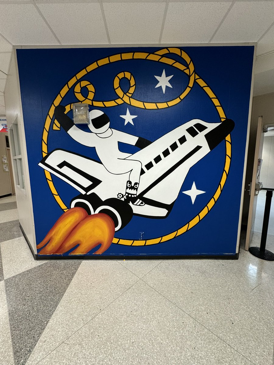 TBradleyMurals's tweet photo. The entrance transformation @hisd_SRE embraces their Space Ranger Pride &amp; IB curriculum! You will find this throughout the school!! @drea_bob finished up the large Space Ranger in the hall by the library...this makes a great photo op spot for the SRE Space Rangers!! 🚀💫 https://t.co/BnFIND452Z