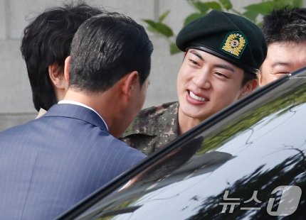 seokjin_updates's tweet photo. Tags time !!!!!

JIN IS HOME
JIN JIN JIN 
CONGRATULATIONS JIN
PROUD OF YOU JIN
WE LOVE YOU JIN 
KIM SEOKJIN IS BACK
#WelcomeBackJin
#WelcomeHomeOurAstronaut
#TheAstronautHasLanded https://t.co/zgQh3Ka2jV