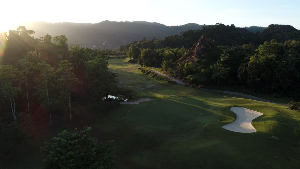 red_phuket's tweet photo. Par-fect day on the course 🌞

📍 Red Mountain Golf Club Phuket ⛳️
Please contact the reservation team to book your tee-off time:
Reservation Team: Daily 06.00 AM - 06.00 PM (GMT+7)
☎: +66 (0) 81 9688169
📧: reservation@redmountainphuket.com https://t.co/D6yUNjIyqj