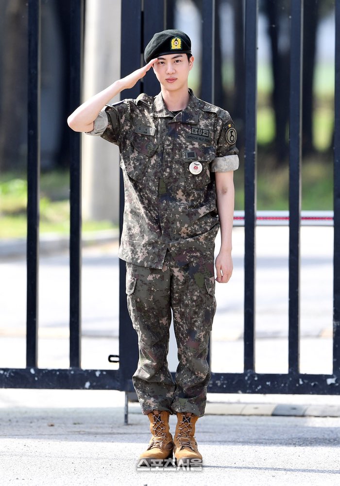 seokjinfile's tweet image. rt and reply 💜

JIN JIN JIN 
CONGRATULATIONS JIN
PROUD OF YOU JIN
WE LOVE YOU JIN 
JIN IS HOME