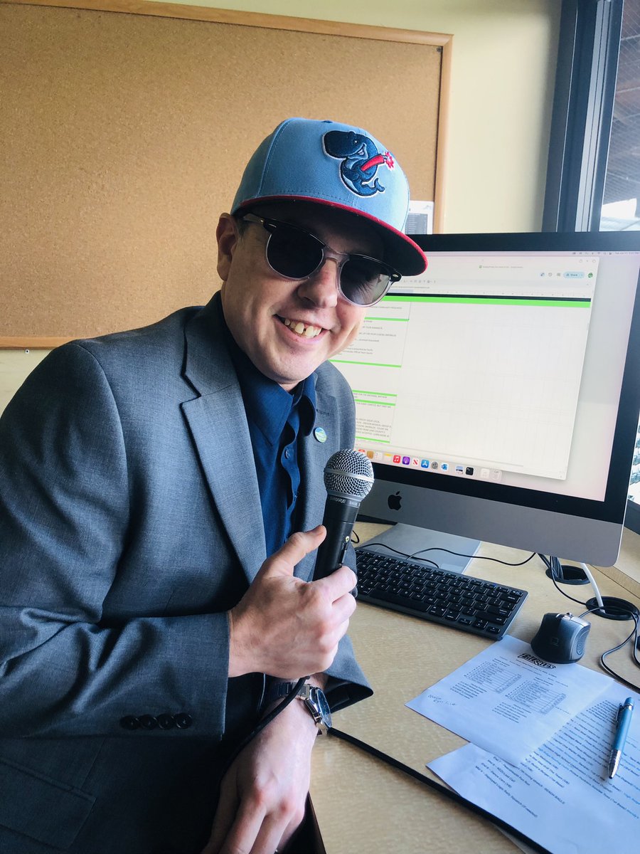 Matthew_Keating's tweet photo. Behind the mic tonight for @EverettAquaSox vs  @EugeneEmeralds  at PK Park #RootedHere #GoEms #EmeraldsBaseball https://t.co/y3CQtmDNdE