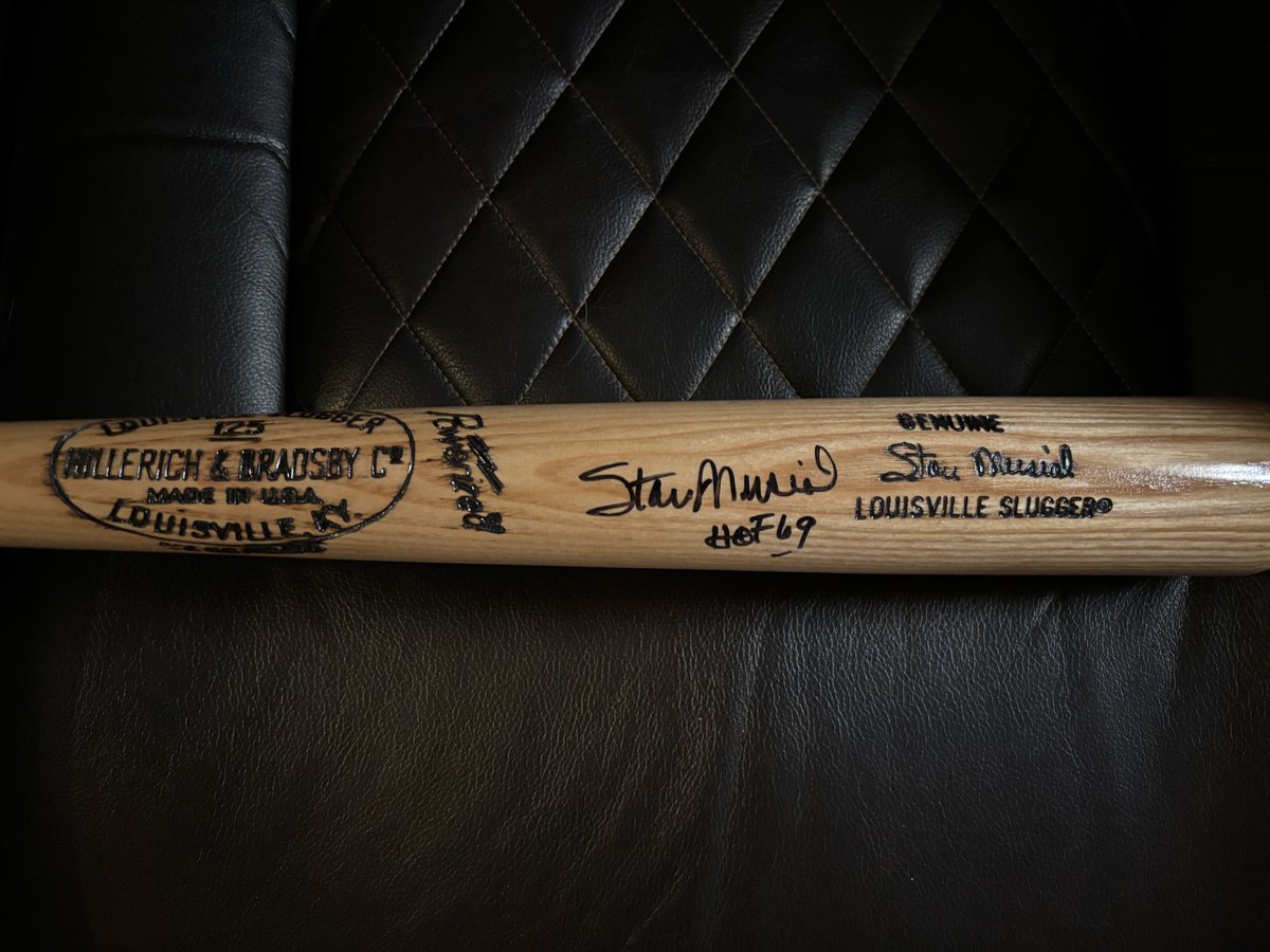 hall35235's tweet photo. FS - $125

Stan Musial signed Louisville Slugger https://t.co/rUFaCIDLwi