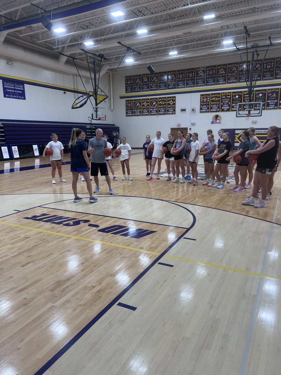 BravetteHoops's tweet photo. Great day today with Coach Olson and Coach Tae’lor from @CUNEwbb We learned a ton and had a lot of fun doing it. Bravettes got better today! 🏀#bravettehoops https://t.co/0ukTqjmWrZ