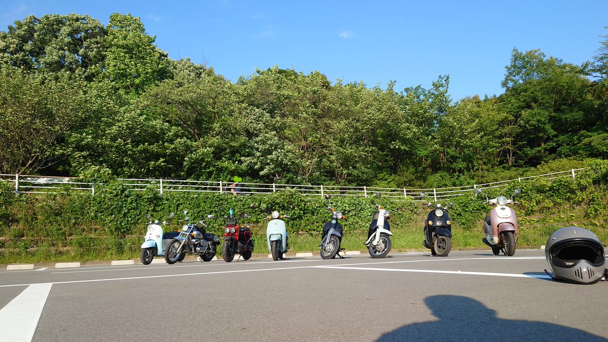 TaiseiTransport's tweet photo. 先日若手ドライバー&技士の皆で原付ツーリングに行ってきました🛵
事務方の僕を誘ってくれたI君M君ありがとう🙏
夕方集合し、焼き肉店で腹ごしらえ後、西浦の方へ
急遽、肝試しもしたりで若い時に戻ったように大はしゃぎ✨とにかに楽しかった😆
#原付 #ツーリング #cub #50cc #88cc #バイク https://t.co/3vc4UdINGP