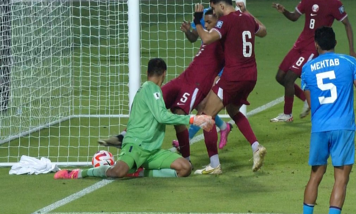 Fun_House_'s tweet photo. In last match QATvsIND , we can clearly see how Qatar cheat India .
This is clearly shows, Money can buy everything.
Well played INDIA. You are the real winner.
#QATvsIND #IndianFootball https://t.co/K7G7YhT9IR