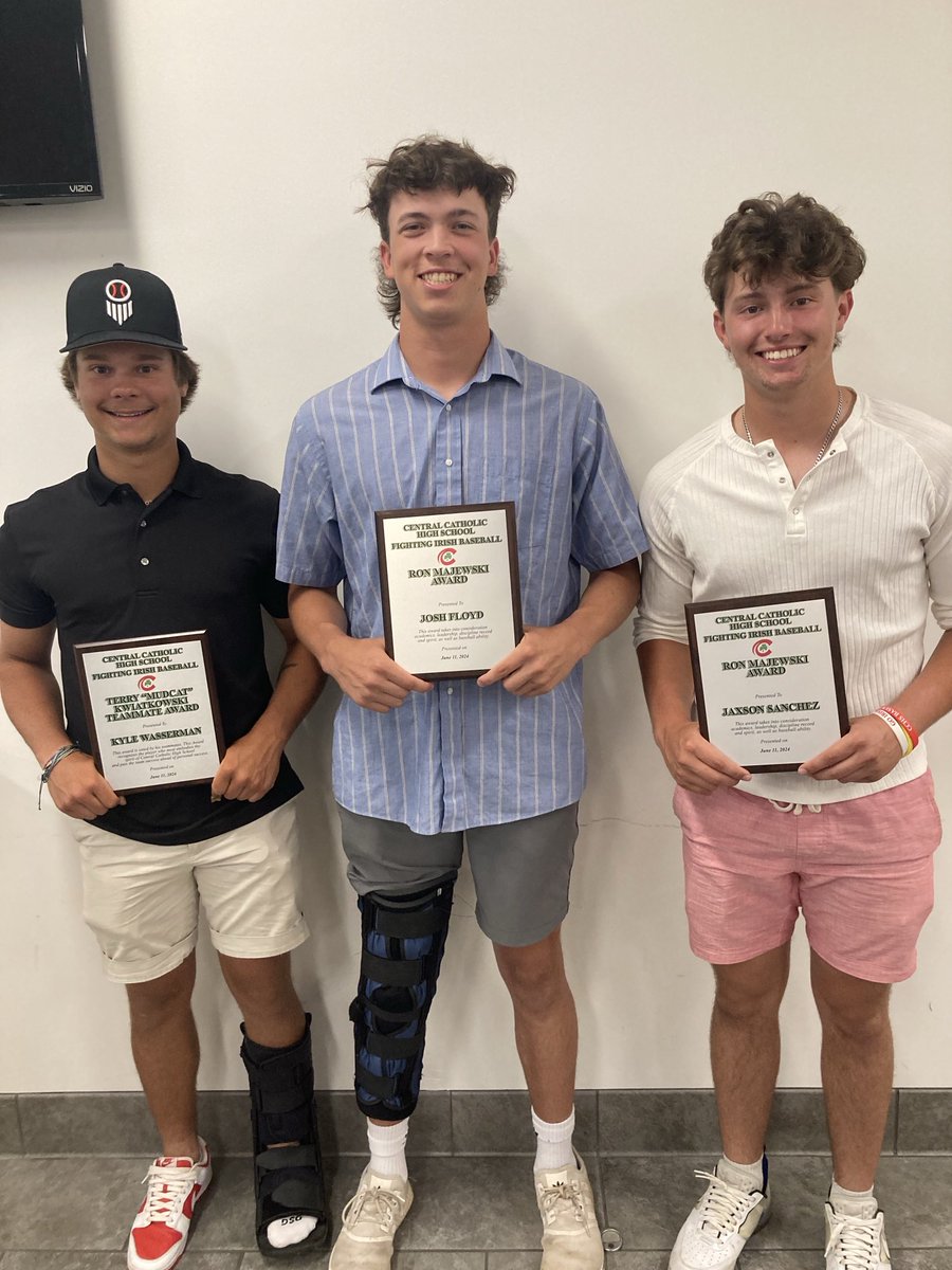Tonight we wrapped up our ⁦<a href="/CCHSIrishBSBL/">Central Catholic Baseball</a>⁩ season with our awards! 
Congrats to ⁦<a href="/jaxonsanchez01/">Jaxon Sanchez</a>⁩ &amp; <a href="/joshfloyd35/">josh floyd</a> on receiving the Ron Majewski Award and ⁦<a href="/kylewasserman24/">Kyle</a>⁩ on receiving the Terry “Mudcat” Kwiatkowski Teammate of the Year Award! Proud of our guys!