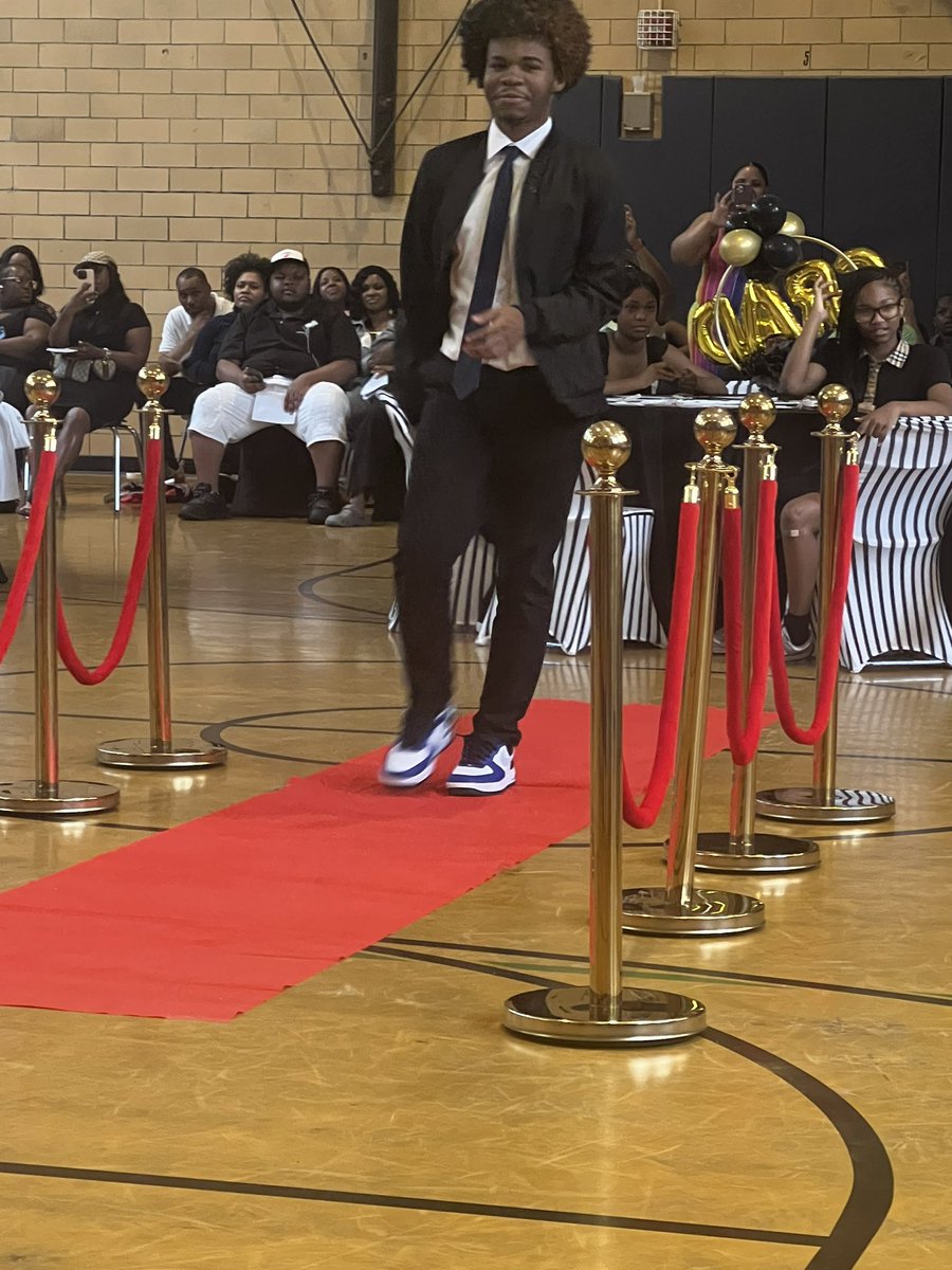 MiddleSchool35's tweet photo. It was a red carpet affair as we honored the Class of 2024.  Thank you to our PTA and staff for all you do! Congratulations to All #ms35rocs @D16LEADS https://t.co/TexgRw6p5k