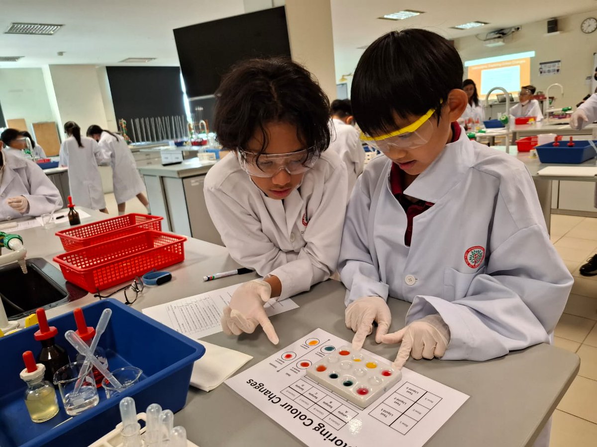 HISScienceNow's tweet image. Young Scientists in the making, welcome to Secondary!👩‍🔬👨‍🔬#HIS_Learning @HELPISKL @PremzCuriositi1