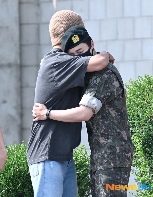 vmin ✰ tweet media