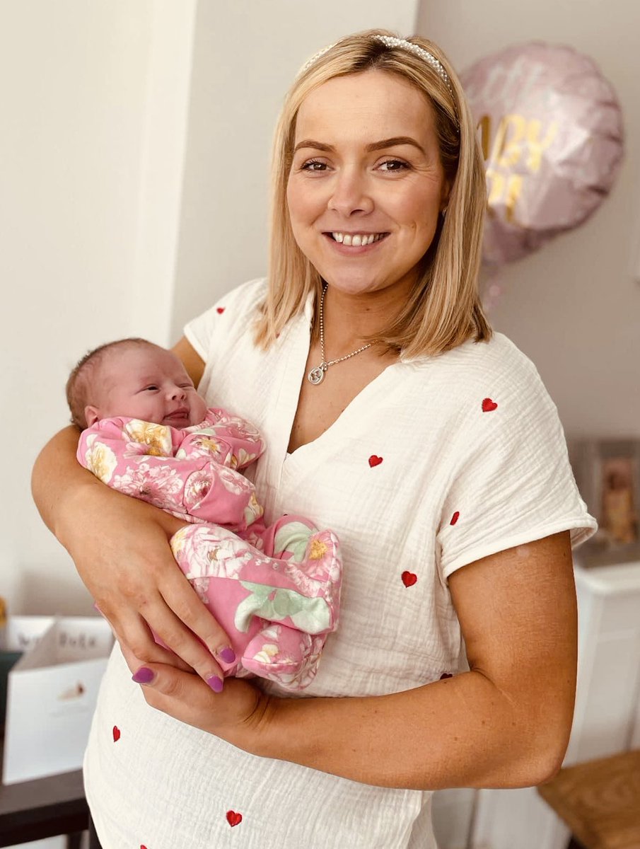 PattiLowe6's tweet photo. Two weeks of being Nanny Patti to my adorable granddaughter Síofra  Toolan. 
Oh what joy you’ve brought into all our lives. Just the cutest Wee Dolly Dimple. 😘💕Congratulations Fionnbhárr and Caoimhe 💞💕 https://t.co/XNFCUXNXlH