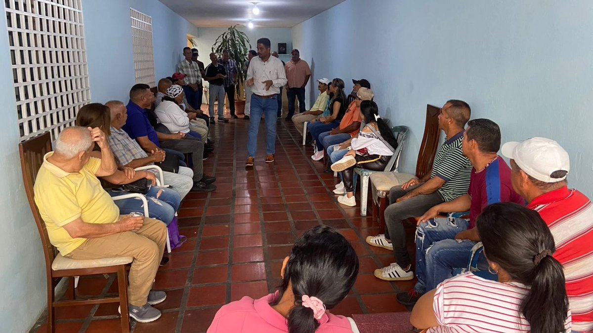 MonagasAD's tweet photo. #11Junio | Reunión organizativa en La Cruz, con la presencia del secretario general Javier Chaida (@JavierChaida) secretario organización Erasmo Rodríguez (@erasmo_r) secretario general municipal Hector Maita (@hectorchinom) y secretario de organización parroquial Freddy Figueroa https://t.co/97wr3sPtMP
