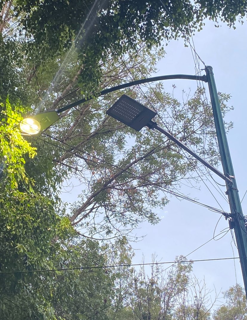 jmalvarezc's tweet photo. @AlcaldiaMHmx Buenas tardes respecto a mi reporte SUAC 0606242622999 y CESAC13326 ya se reparo una de las luminarias pero la otra sigue apagada
Calle de Lauro Aguirre  la altura del 156 Col Agricultura https://t.co/ofG1Oln8ev