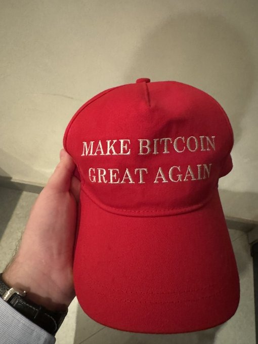 🚨🇺🇸 TRUMP BACKS BITCOIN MINING, MEETS WITH INDUSTRY LEADERS

Trump met with the CEO of Bitcoin Magazine and top U.S. Bitcoin miners, pledging to support Bitcoin mining both in Washington, D.C., and globally.

Key attendees included representatives from CleanSpark, Riot