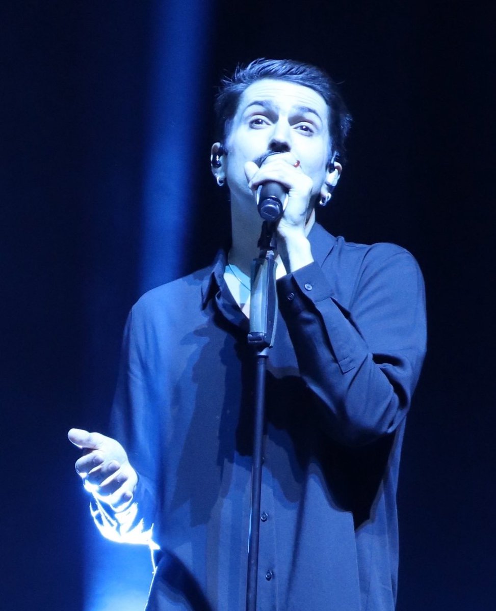 i actually need my inhaler….bc he’s breathtaking😩😩❤️