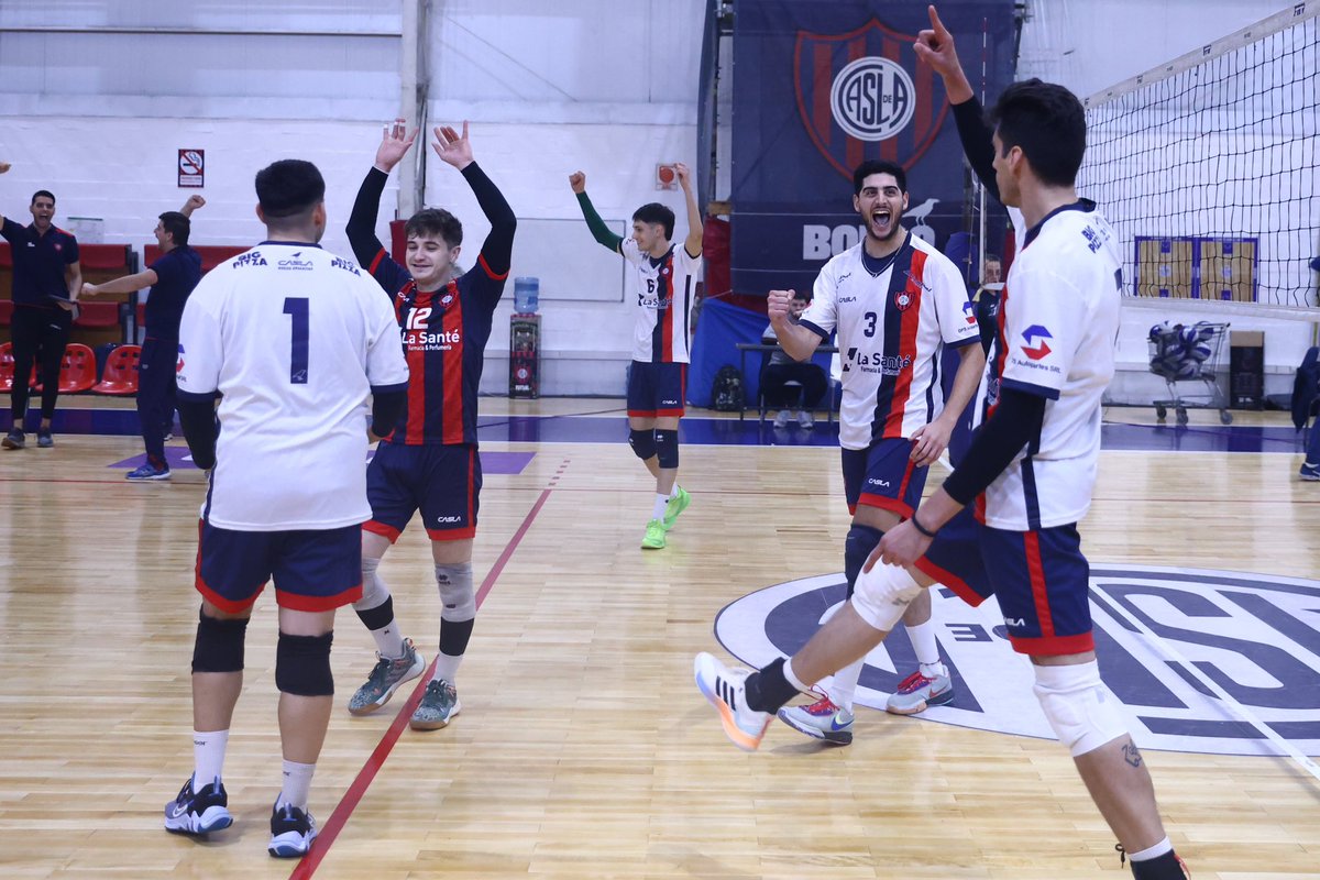 CASLAMatadores's tweet photo. 💪 ¡GANOOOOOÓ SAN LORENZOOOOO!

Los Matadores vencieron 3-0 (25-22, 25-19 y 25-16) a Lomas de Zamora, en Boedo, por la novena fecha  de la División de Honor. 

🔜 En la próxima fecha visitarán a Boca 

💙❤️💪 ¡Triunfazo, Ciclón! https://t.co/EWzkev5B84