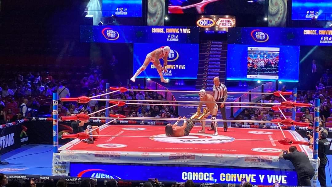 LaTijeraLucha's tweet photo. Arranca el #MartesDeArenaMexico con triunfo rudo de #DrKaronteI y #DrKaronteII, quienes trabajaron en conjunto para dar cuenta de #Astral y #Leono, que a pesar de su espectacularidad poco pudieron hacer ante los de la #DinastiaKaronte que abren con el pie derecho la cartelera ... https://t.co/4m1eD02LaS