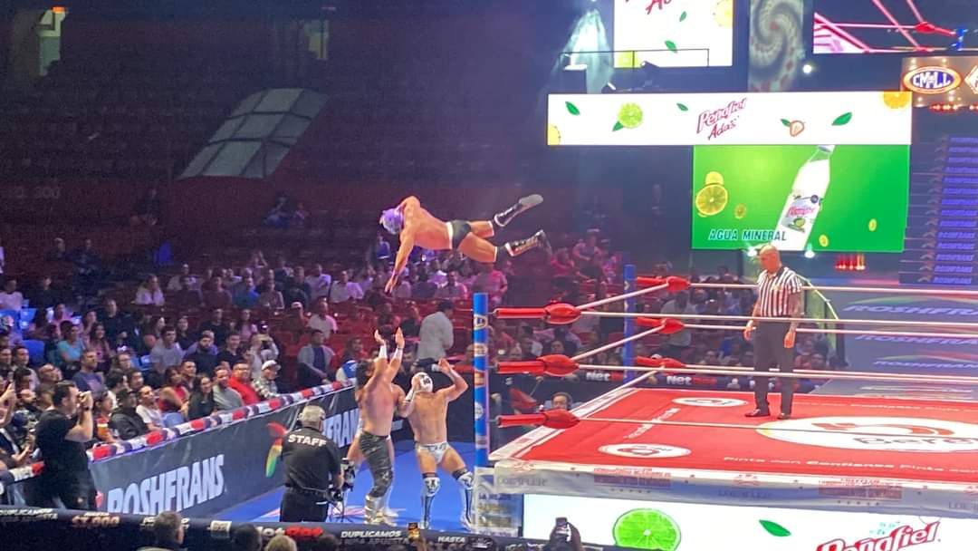 LaTijeraLucha's tweet photo. Arranca el #MartesDeArenaMexico con triunfo rudo de #DrKaronteI y #DrKaronteII, quienes trabajaron en conjunto para dar cuenta de #Astral y #Leono, que a pesar de su espectacularidad poco pudieron hacer ante los de la #DinastiaKaronte que abren con el pie derecho la cartelera ... https://t.co/4m1eD02LaS