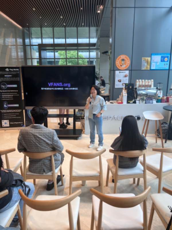 Our chief project manager Hui Li sharing our product and community development earlier on IC developer event. We're so glad to have her on board and she has contributed and progressed our project tremendously so far.