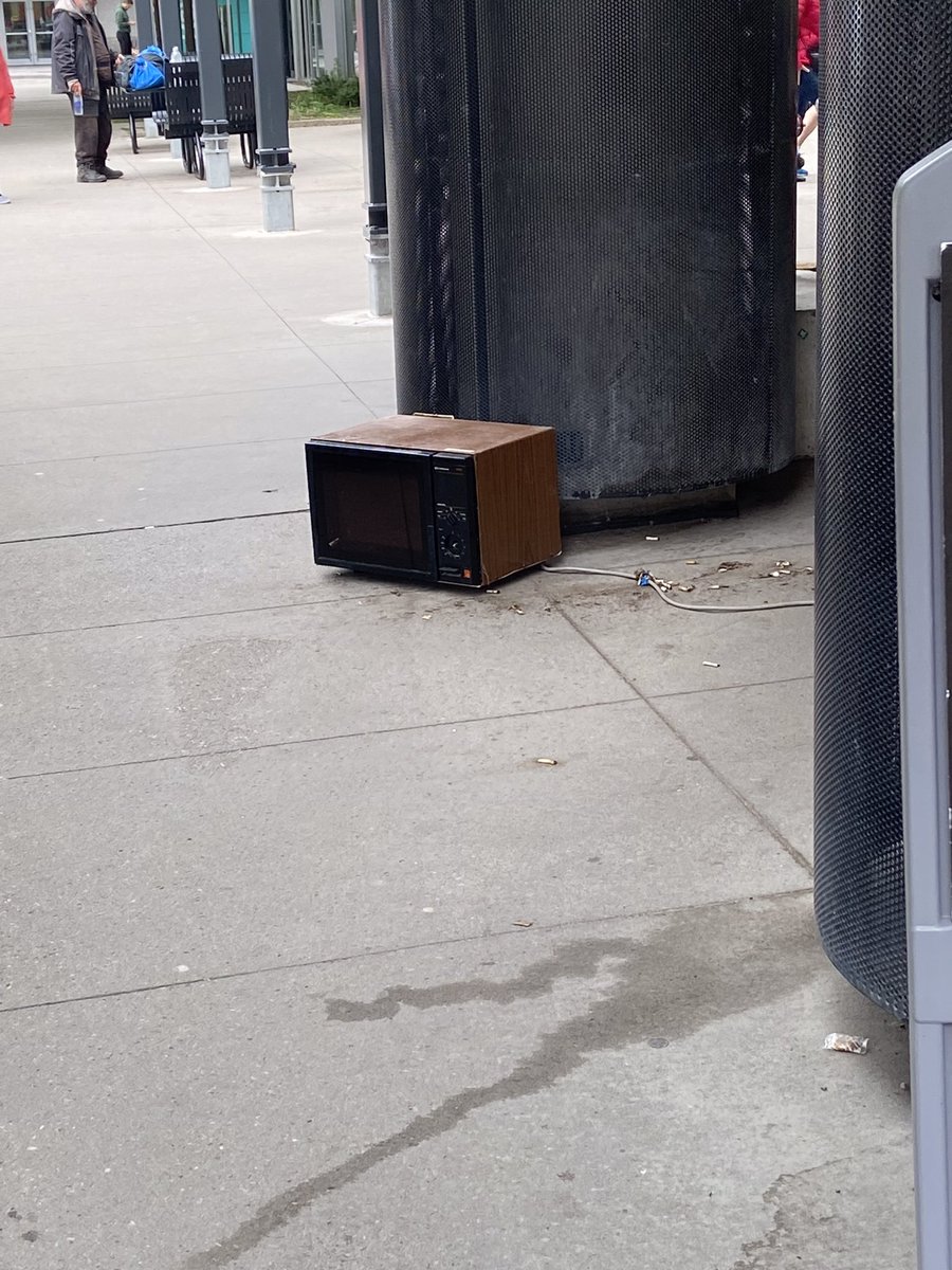 kittypants's tweet image. Ancient microwave is on the move..  #ottawa #myneighbourhood #randomthings