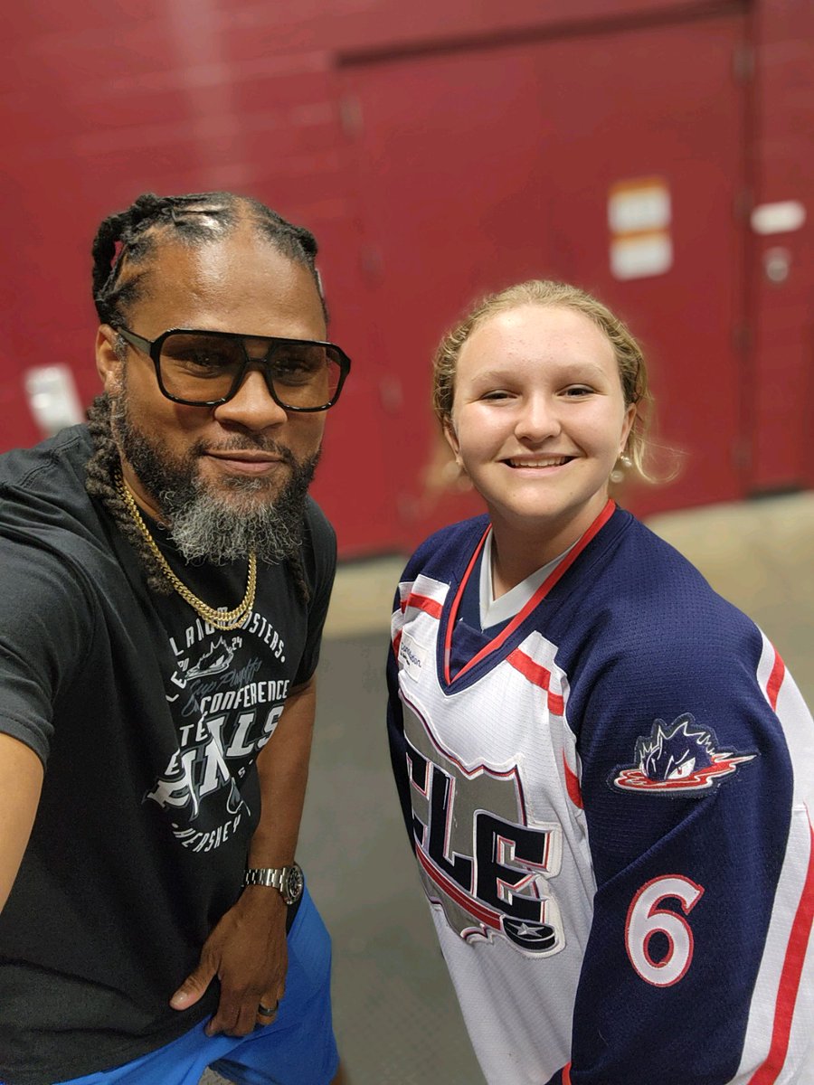 Lishkay1's tweet photo. Thank you @JoshCribbs16 for making my girl's night! Much appreciated!! #fearthedepths @monstershockey https://t.co/fc5Bmk32Bv