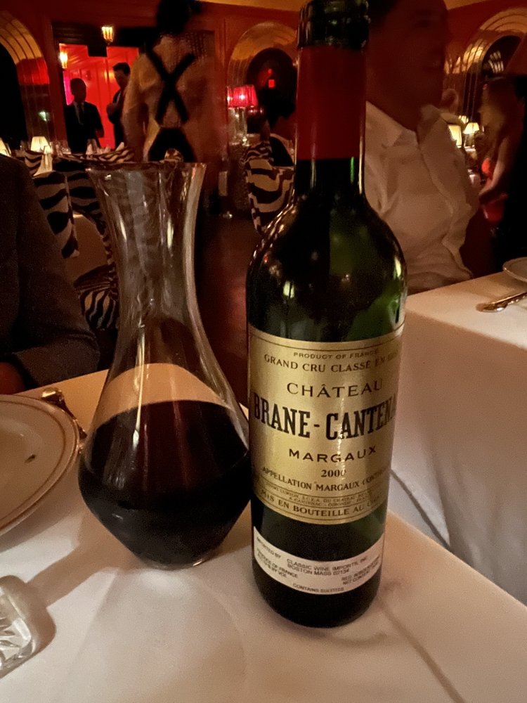 🦞🍤 Nothing beats fresh seafood and a good wine to end the day. Cheers to a fabulous dinner! 🍷 #DinnerGoals #SeafoodFeast #WineLovers #FoodieAdventure