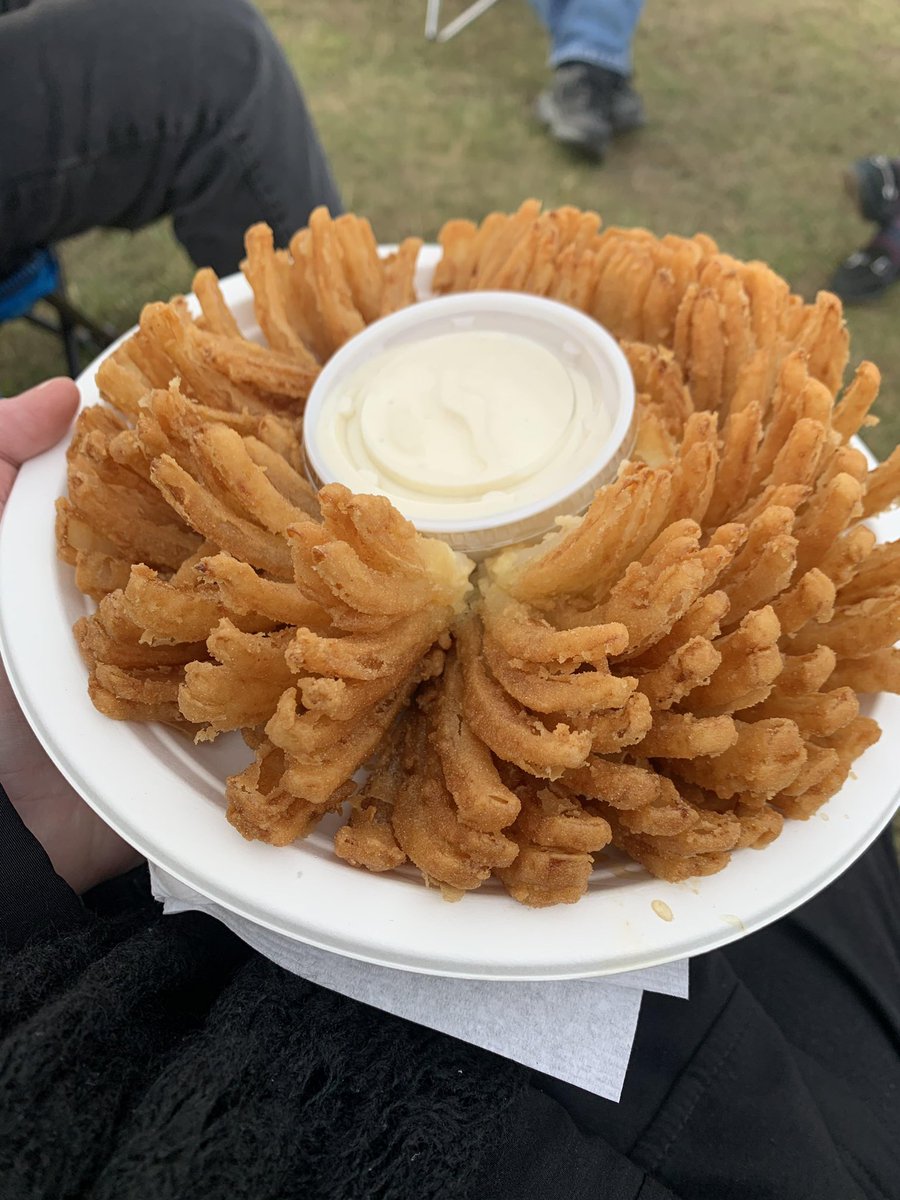 Bloomin’ Onion 🧅. EAT or PASS?