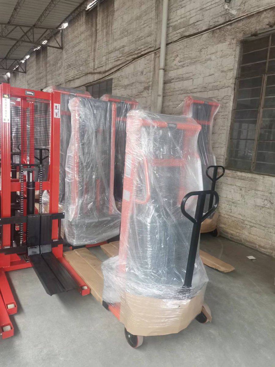 matta_yang's tweet image. Semi Electric Stacker with the following features:
1. Economical and affordable price
2. Saving labor energy if you compare with manual stacker
3. Easy operation and low maintenance

WhatsApp/WeChat: +86 137 1291 2086
#semielectricstacker #palletstacker #stacker #mhe
#forklift