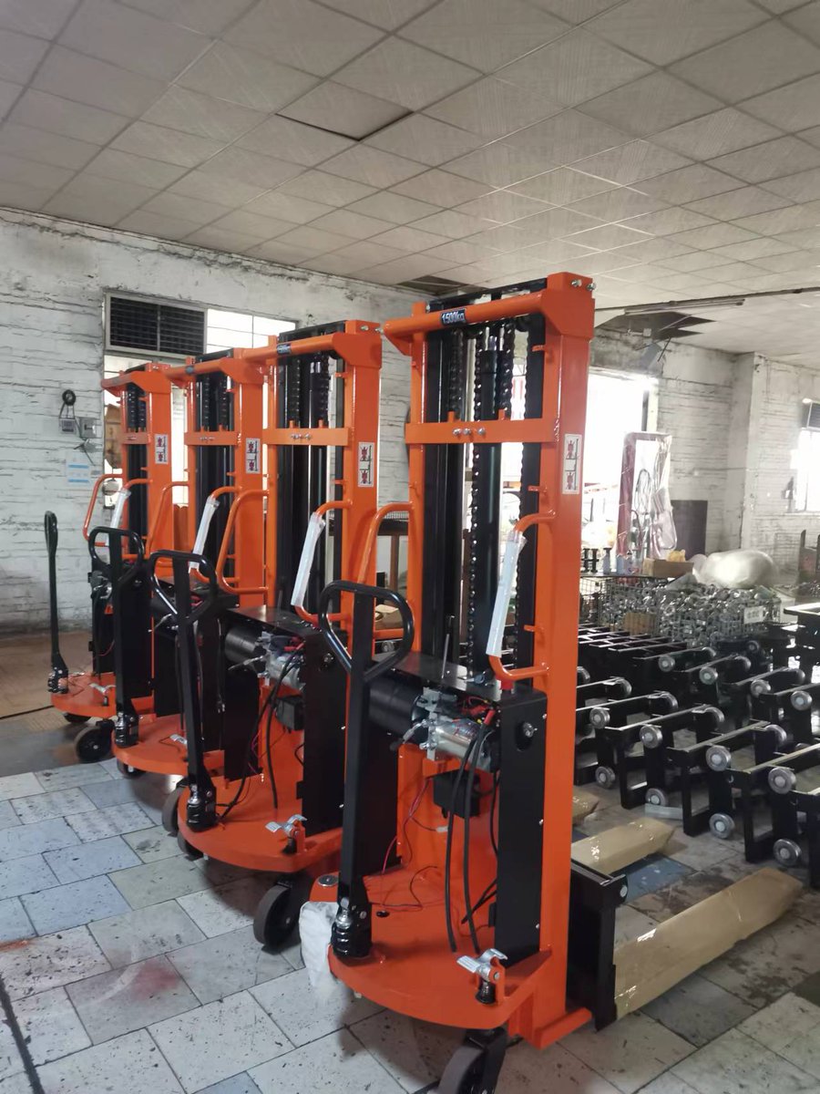 matta_yang's tweet image. Semi Electric Stacker with the following features:
1. Economical and affordable price
2. Saving labor energy if you compare with manual stacker
3. Easy operation and low maintenance

WhatsApp/WeChat: +86 137 1291 2086
#semielectricstacker #palletstacker #stacker #mhe
#forklift