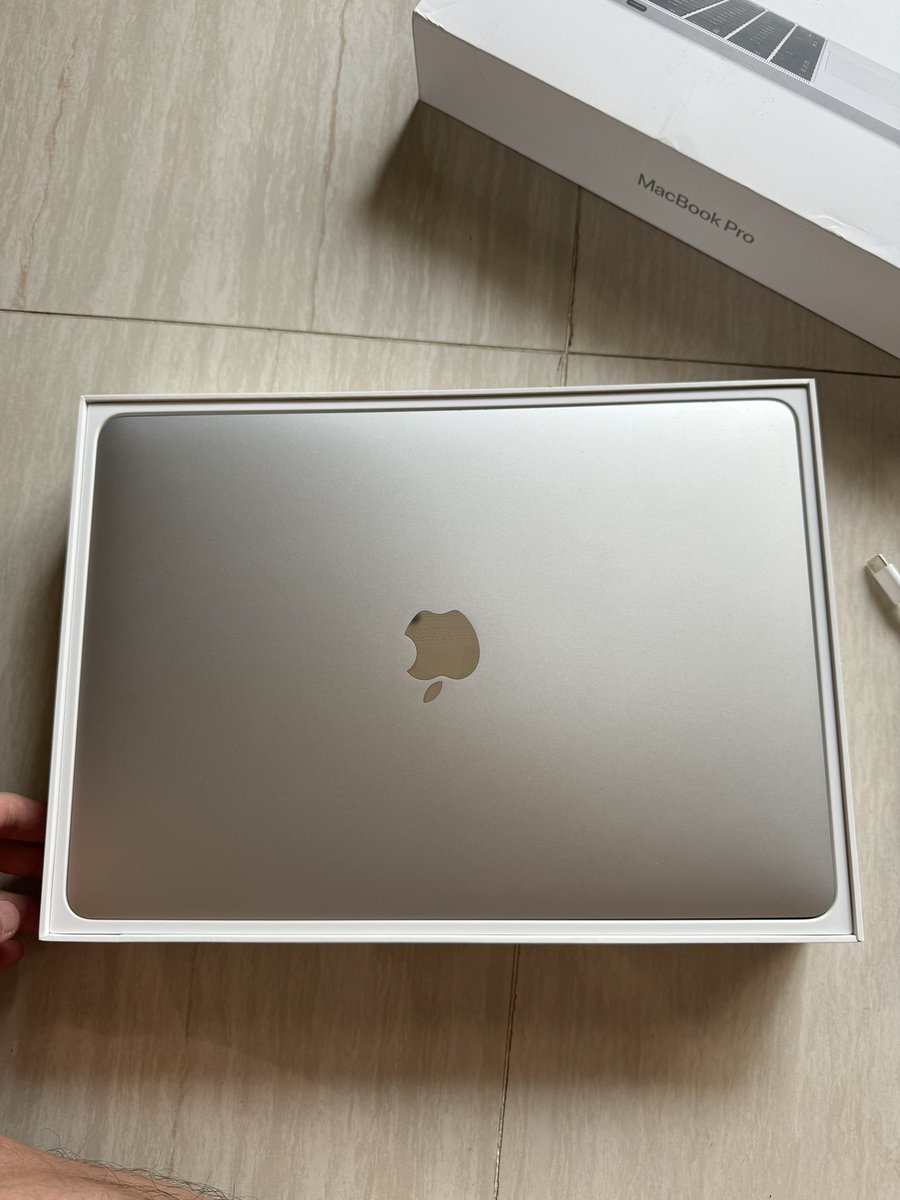 scentwhore's tweet image. WANT TO SELL 
Macbook Pro 2019 Touchbar 256GB 

Dijamin harga murah 🤑 Kondisi : Mint (ada beberapa baret ) , Pemakaian Pribadi, Kondisi hardware dan software masih bagus banget . 

Kelengkapan : Unit , Box, Kabel Cas 
#wts #jualmacbook #jualmac #wtb #laptopsecond