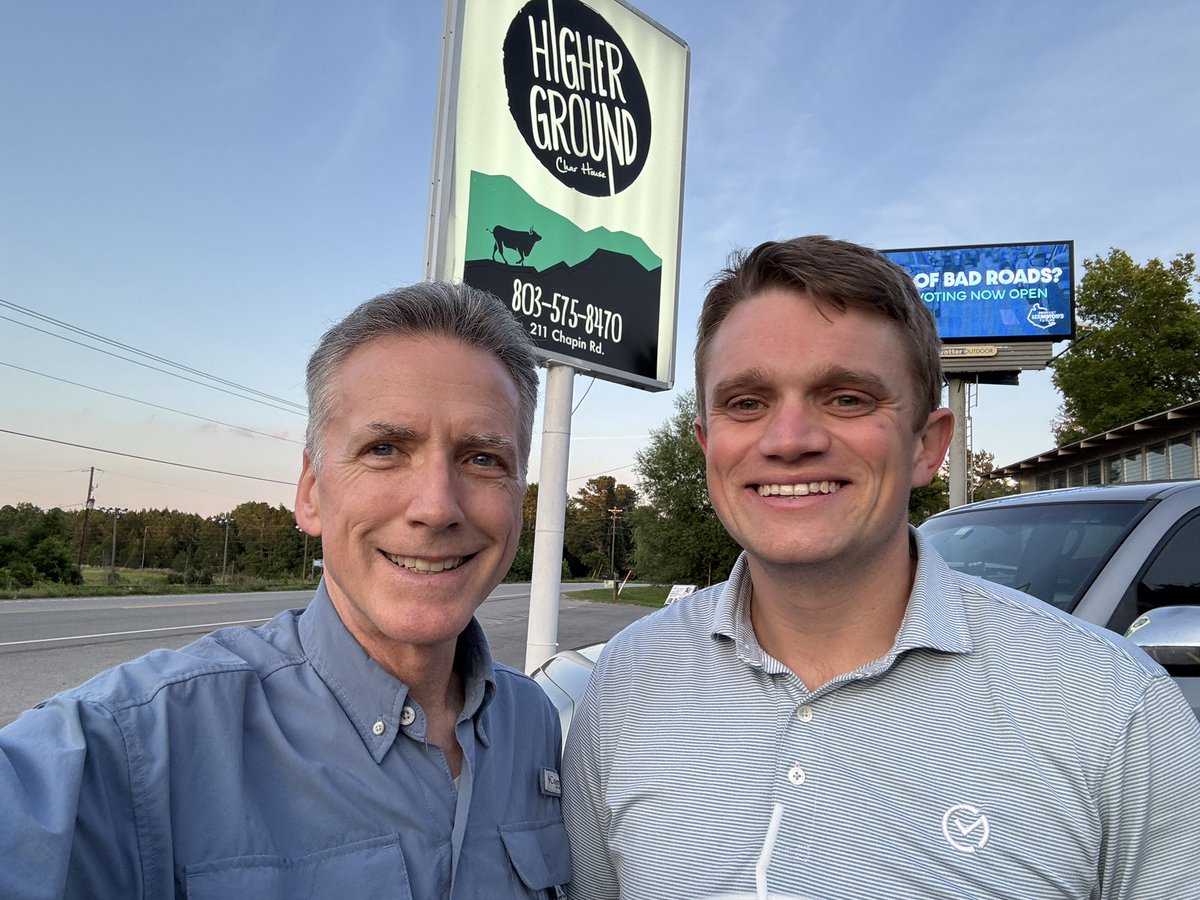 barrylindler's tweet photo. Our monthly dinner! It’s been a little longer than a month but still an awesome time! Always great to see you, Tyler, and share some fellowship. #dfhsSTEM c/o ‘11. https://t.co/GP7yDl10EG
