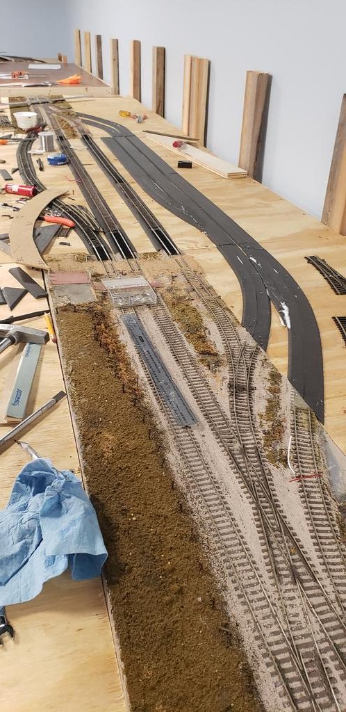 Roadbeds for the active Winslow yard tracks just south of Hillsboro. There will also be a couple of abandoned tracks in the weeds - Winslow had lost much of its importance by this time. #TMRGUSA 🤠 🇺🇲