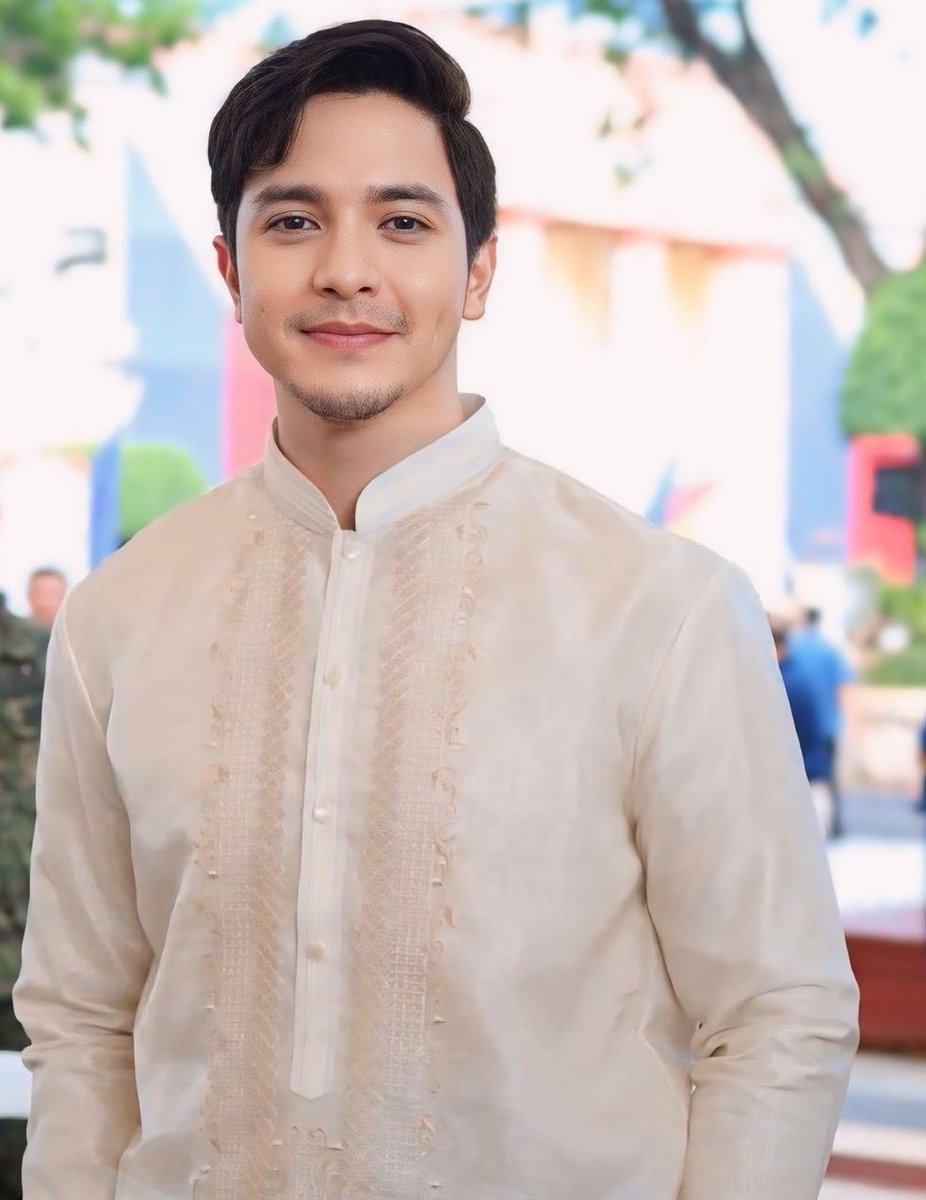 dahil tapos na ang taping ng pulang araw.
hinubad na ang character ni eduardo.
sinuot na nyang muli ang character ni ethan for #HelloLoveAgain
from eduardo - the historical drama actor to
ethan - the leading man ng sentenaryo

<a href="/aldenrichards02/">Alden Richards</a>
#AldenRichards