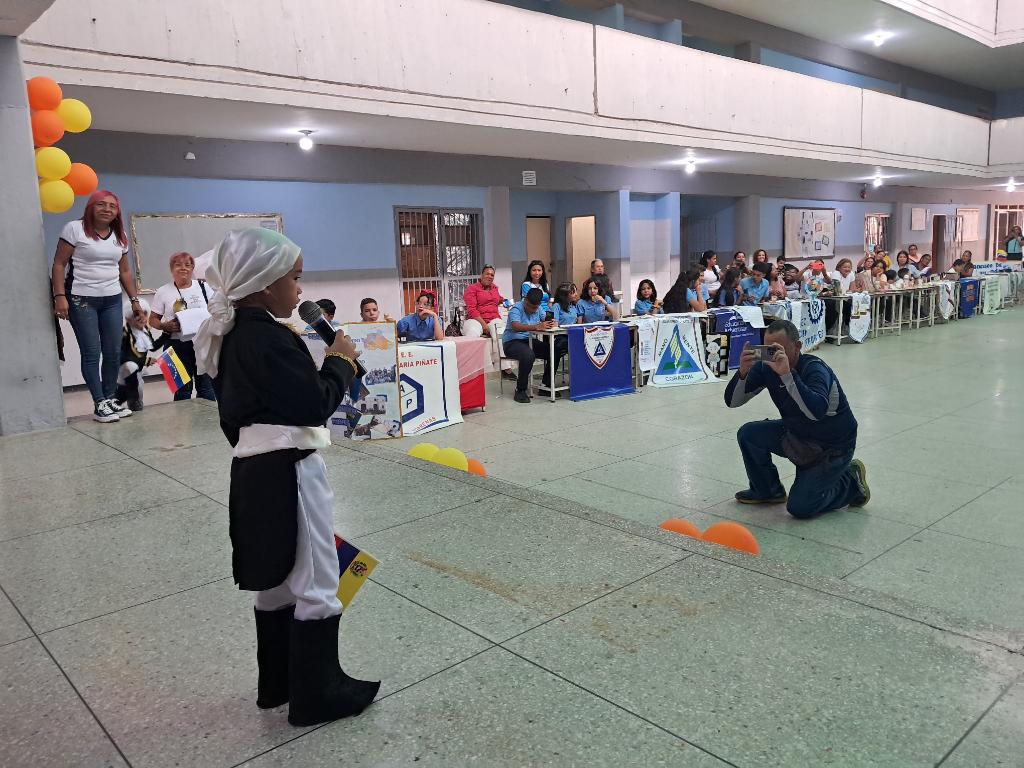 CdcePlaza's tweet photo. En el CDCE Plaza realizamos el Festival Municipal de GHC "MI Amigo Miranda " con la participación de 19 planteles y 45 estudiantes de todos los niveles y de Educación Especial  @_LaAvanzadora @ZYSEGMIRANDA @MPPEDUCACION @rosabecerra3 @EulerRmr @alcindadesousa https://t.co/TsijtusIv3