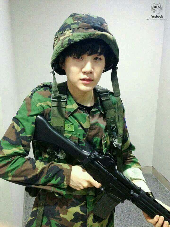 Minha gente cadê o yoongi Mds nada ainda?